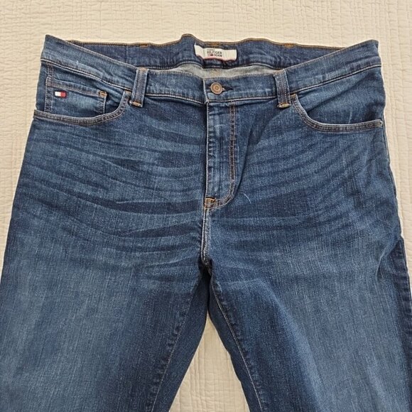 Tommy Hilfiger Jeans Men's 42x32 Stretch Medium Wash Denim Straight Leg EUC LN - Picture 8 of 15
